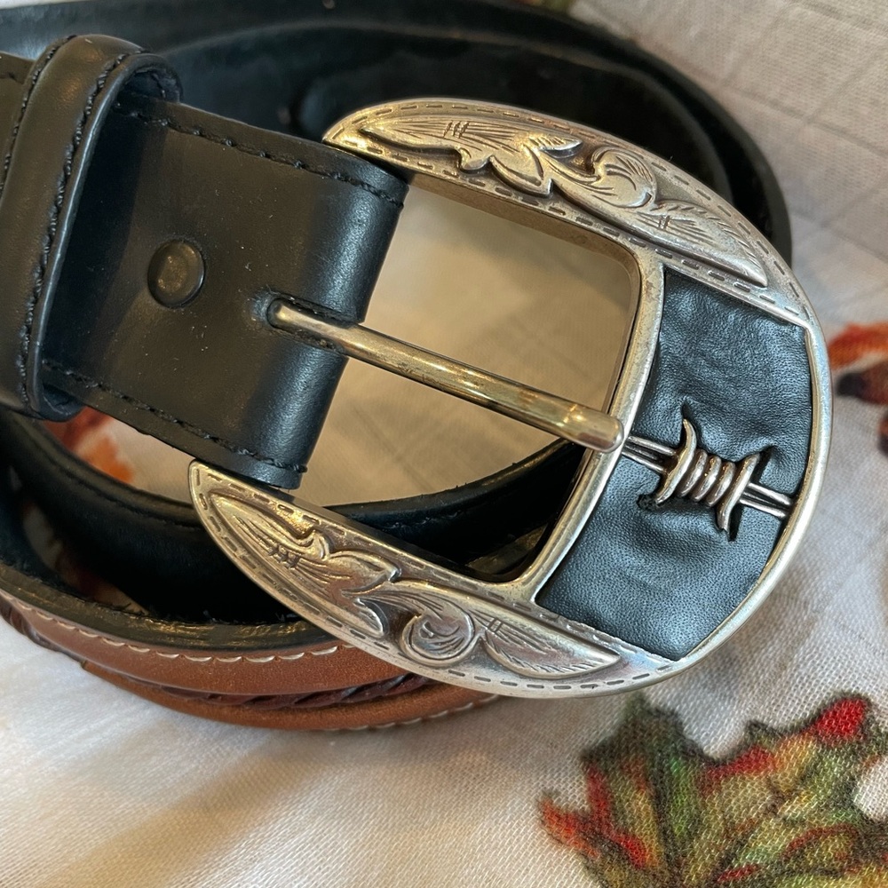 Justin Western Leather Belt with Silver Buckle Barb wire Detailing sz 32 - Picture 3 of 6